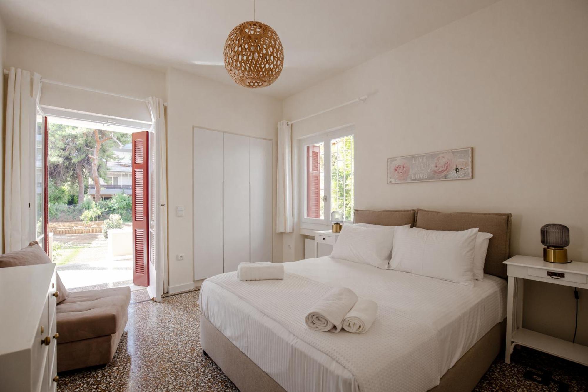 Private House - Garden - Glyfada Villa