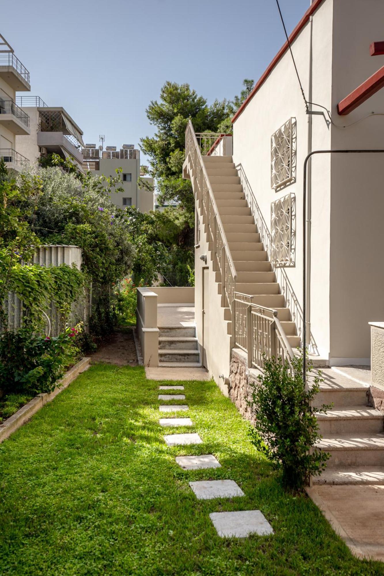 Private House - Garden - Glyfada Villa *