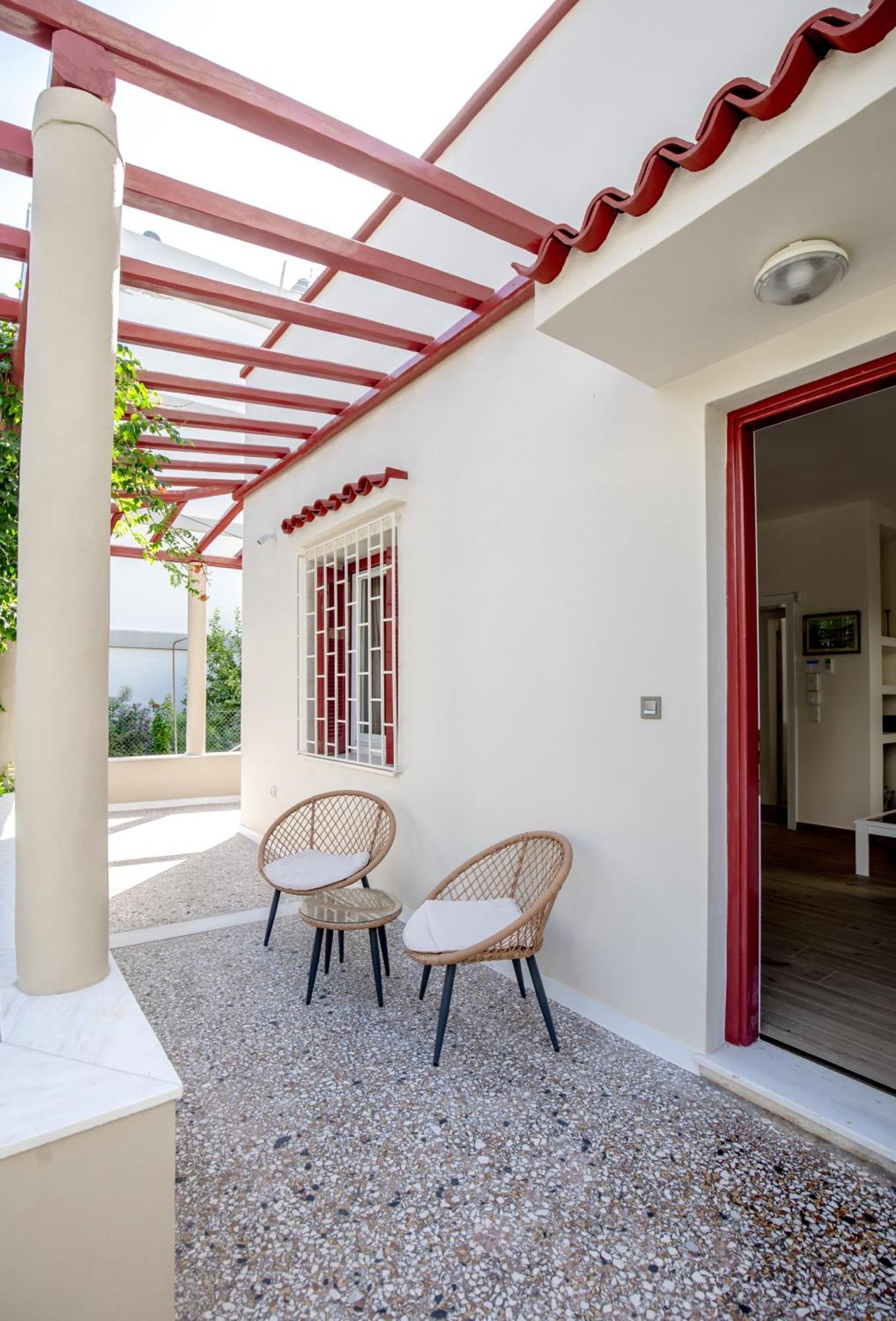 Private House - Garden - Glyfada Villa
