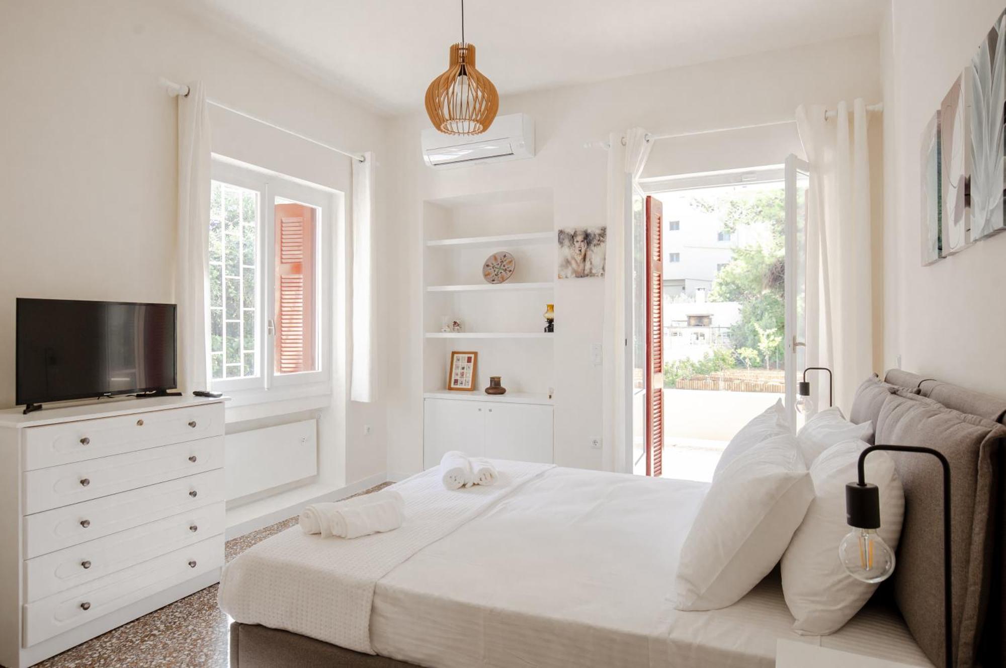Private House - Garden - Glyfada Villa