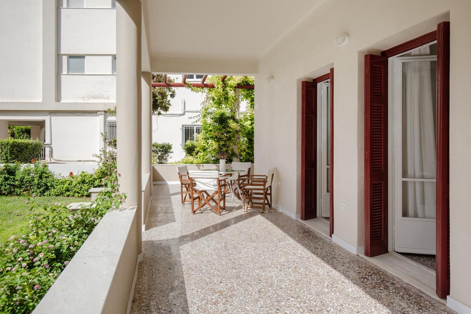 Private House - Garden - Glyfada Athen
